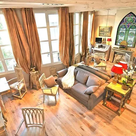 Fantastic View On Notre Dame Abelard Parigi